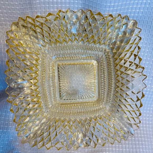 Pale amber scalloped edge carnival glass ashtray - Picture 3 of 3